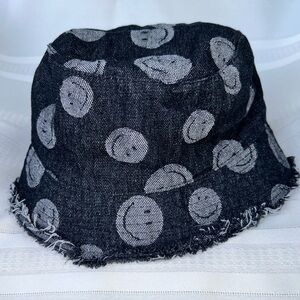 David & Young bucket hat smiley face print black & gray 100% cotton